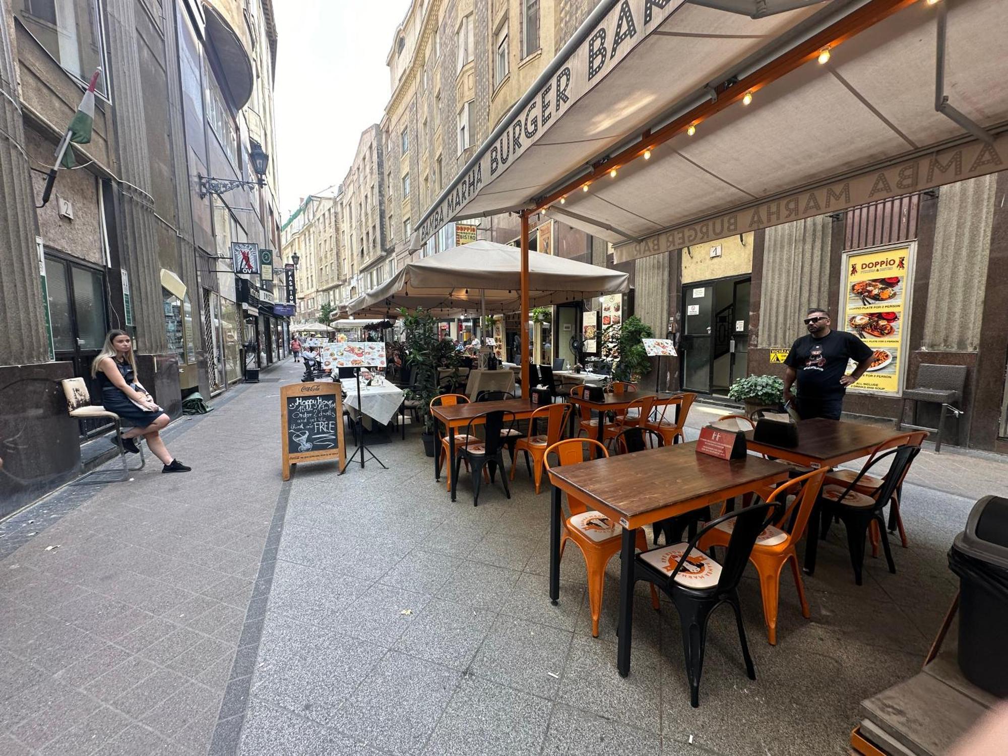 Bright Apartment In The Most Beautiful Street Of Budapest Vaci Street, Fashion Street Exterior photo